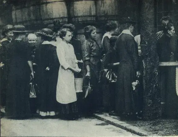 Illustration ur Världen i brand. En bokfilm över det stora kriget 1914-1918 (1935), sida 154